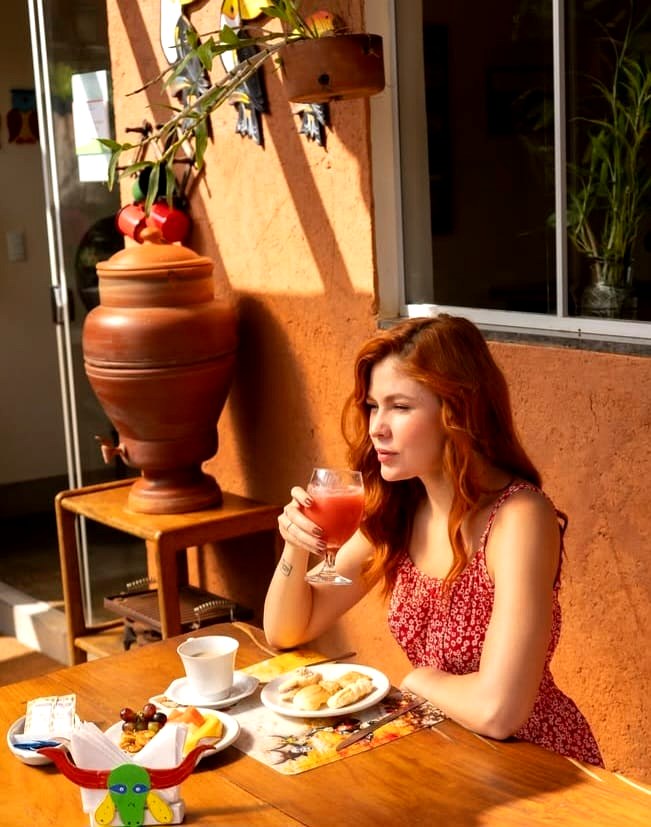 Café e descanso em ambiente externo
